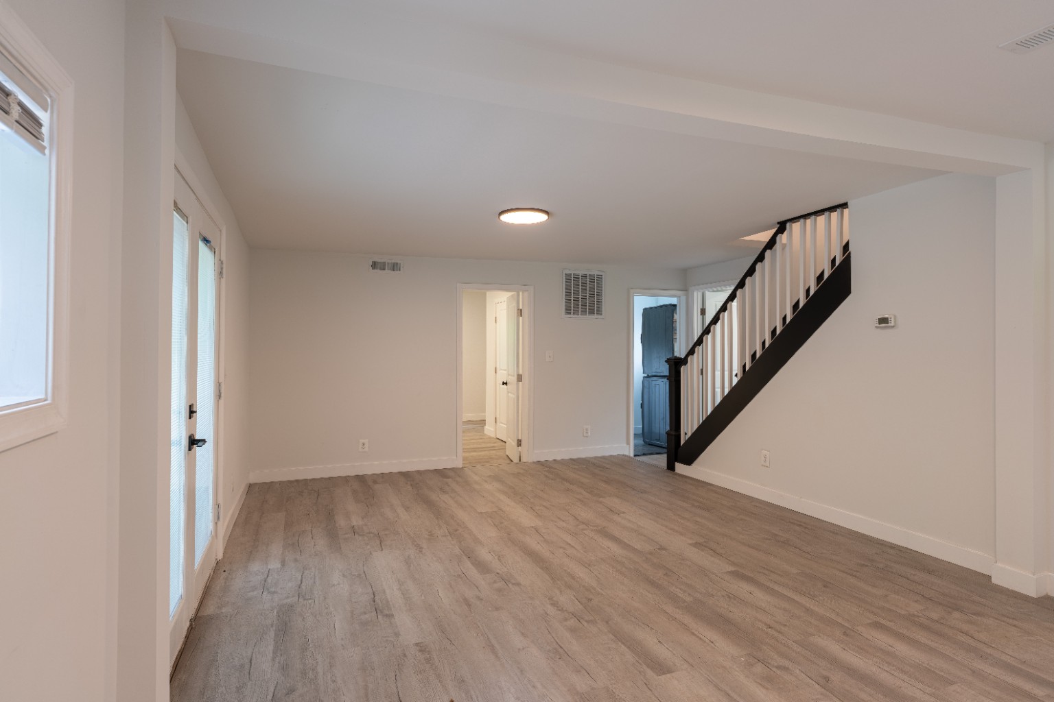Open interior living space at Hoffman Hollow, looking toward the kitchen